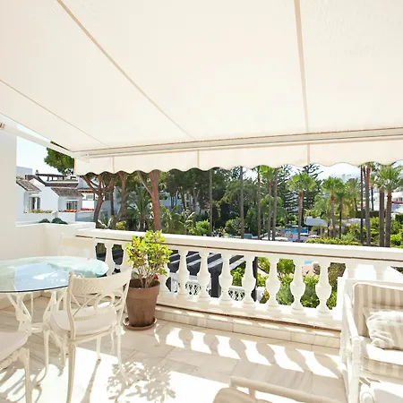 White Pearl D6 Apartment