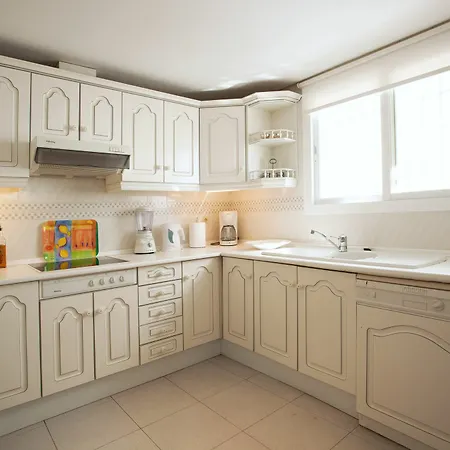 White Pearl D6 Apartment